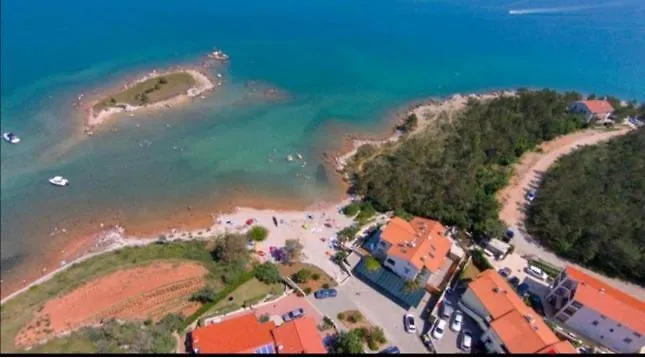 Διαμέρισμα Dino *